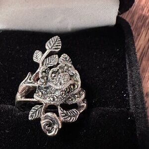 Elegant Silver marcasite Floral Ring